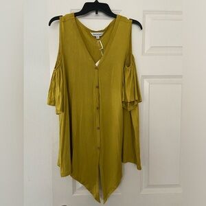 Davi & Dani cold shoulder top 2X